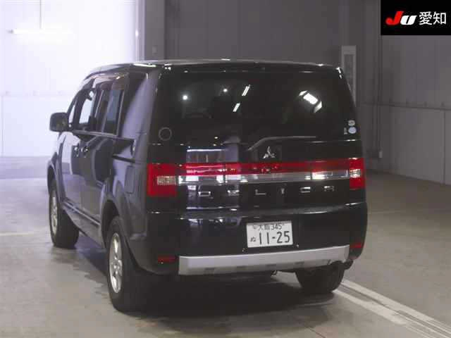 MITSUBISHI DELICA D5 2011