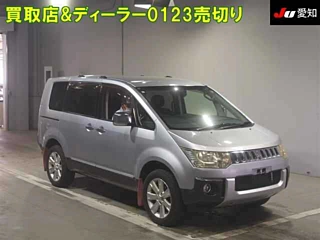 MITSUBISHI DELICA D5 2011
