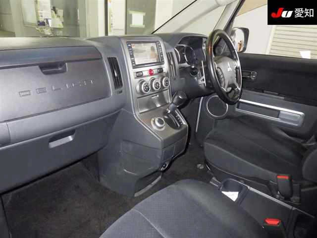 MITSUBISHI DELICA D5 2011