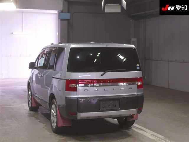 MITSUBISHI DELICA D5 2011