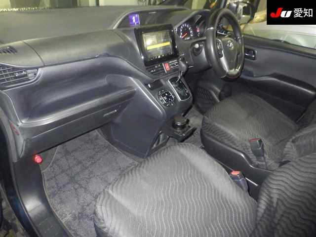 TOYOTA VOXY 2015