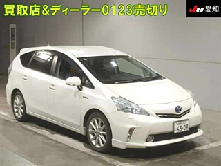 TOYOTA PRIUS ALPHA 2011
