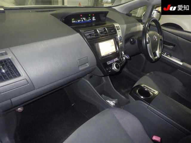 TOYOTA PRIUS ALPHA 2011