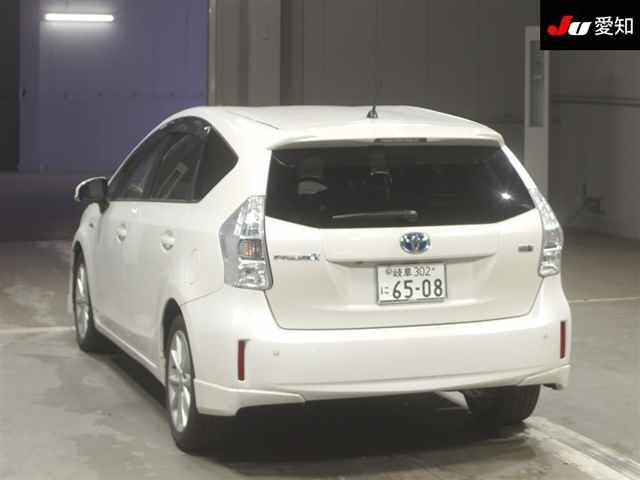 TOYOTA PRIUS ALPHA 2011