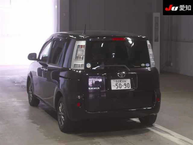 TOYOTA SIENTA 2014