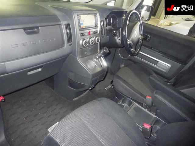 MITSUBISHI DELICA D5 2009