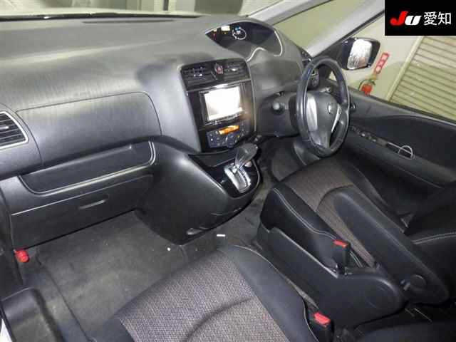 NISSAN SERENA 2015