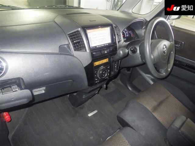 NISSAN ROOX 2011