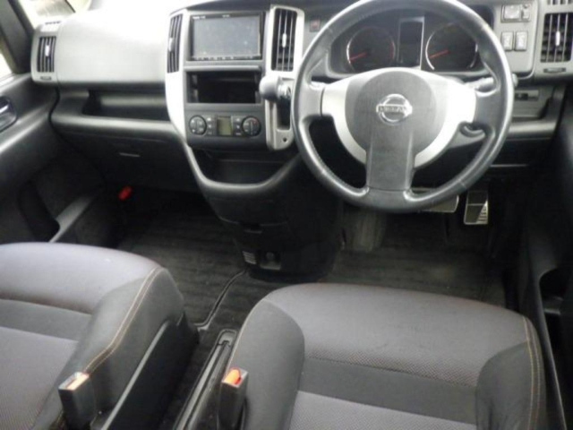 NISSAN SERENA 2009