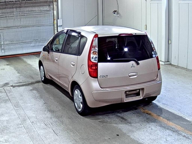 MITSUBISHI COLT 2010