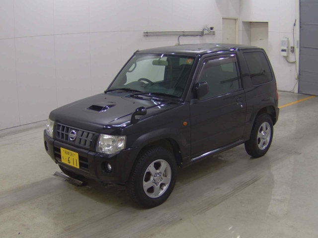 NISSAN KIX 2010
