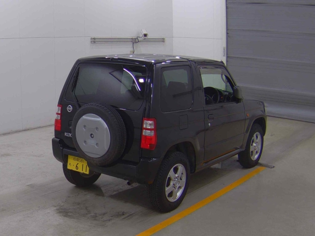 NISSAN KIX 2010
