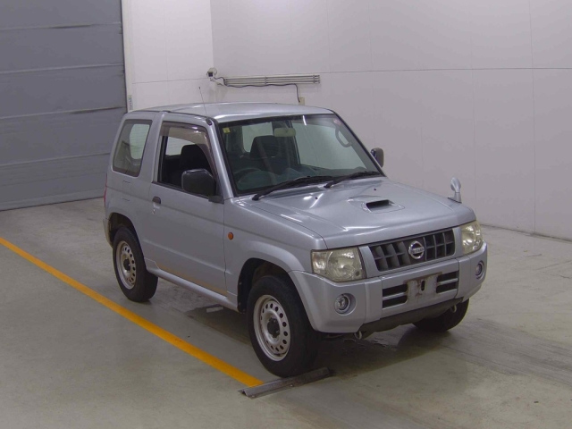 NISSAN KIX 2010
