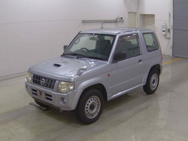 NISSAN KIX 2010