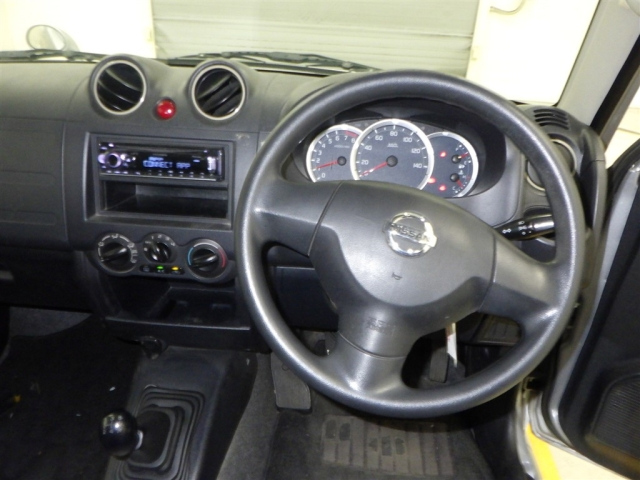 NISSAN KIX 2010