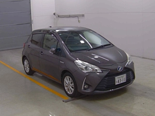 TOYOTA VITZ 2017