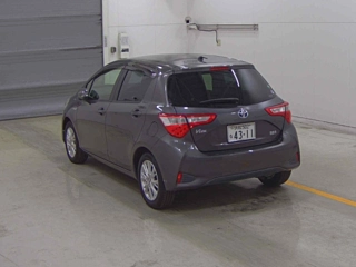 TOYOTA VITZ 2017