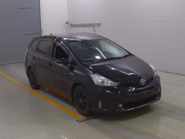 TOYOTA PRIUS ALPHA 2015