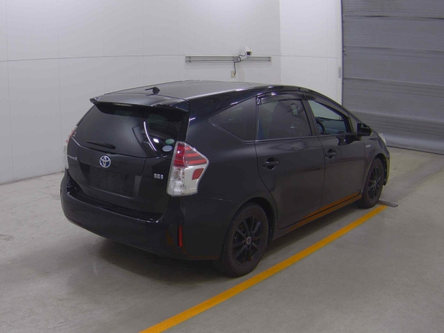 TOYOTA PRIUS ALPHA 2015