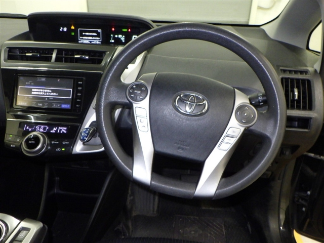 TOYOTA PRIUS ALPHA 2015