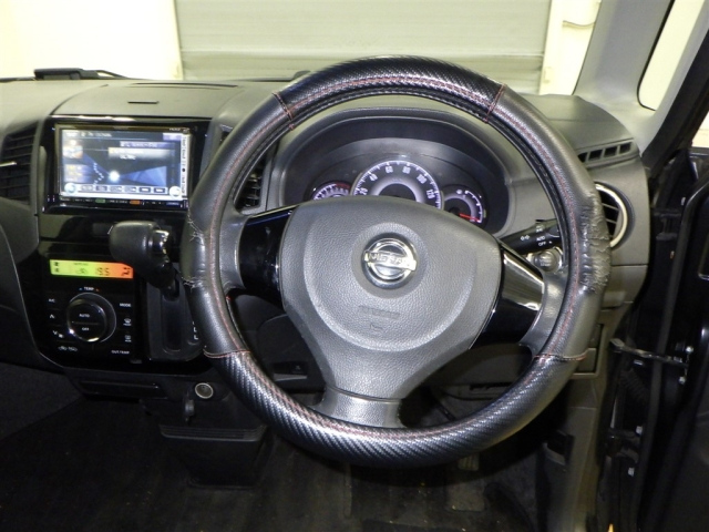 NISSAN ROOX 2010