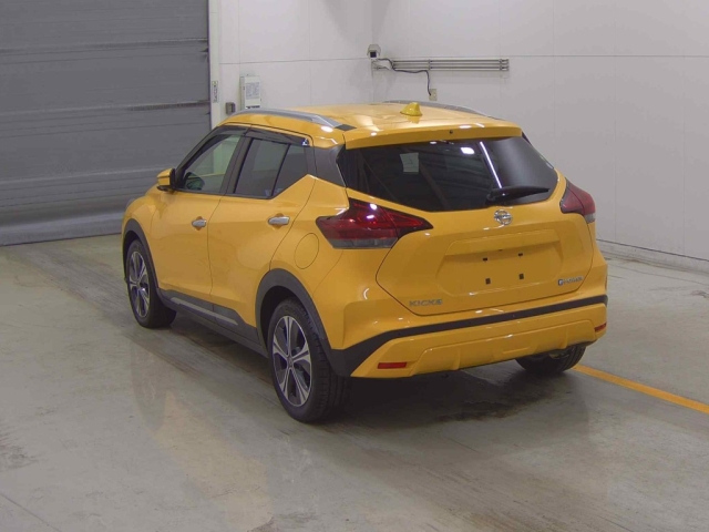 NISSAN KIX 2020