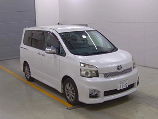 TOYOTA VOXY 2011