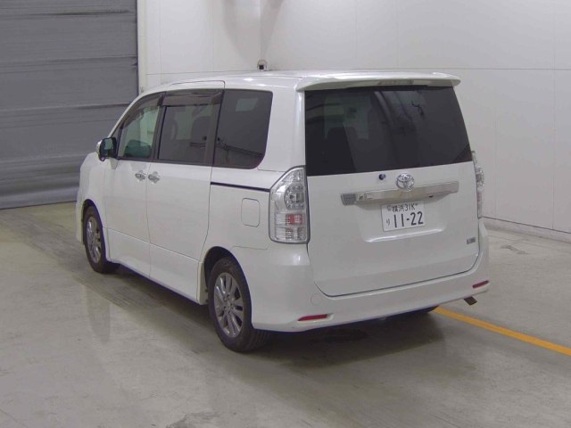 TOYOTA VOXY 2011