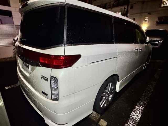 NISSAN ELGRAND 2011