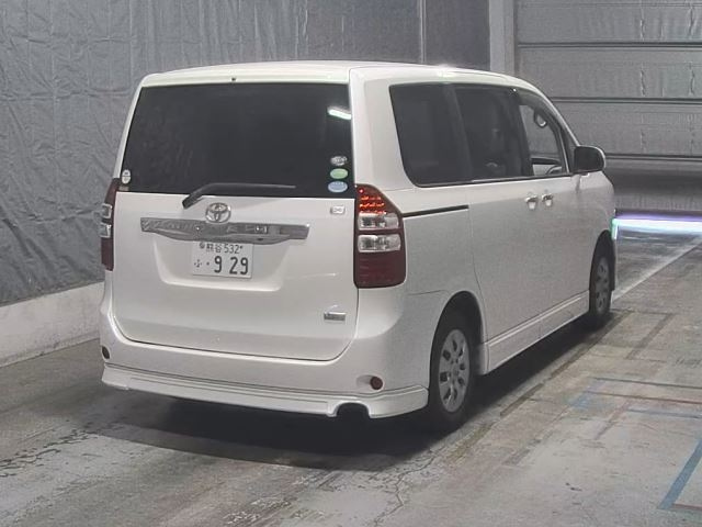 TOYOTA NOAH 2012