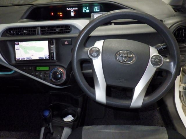 TOYOTA AQUA 2012