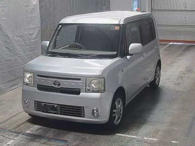 TOYOTA PIXIS SPACE 2012