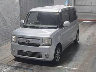 TOYOTA PIXIS SPACE 2012