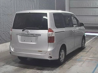 TOYOTA NOAH 2009