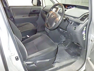 TOYOTA NOAH 2009