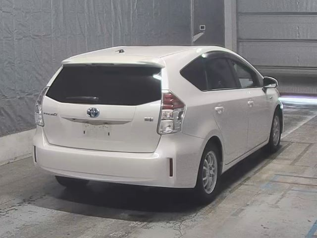 TOYOTA PRIUS ALPHA 2014