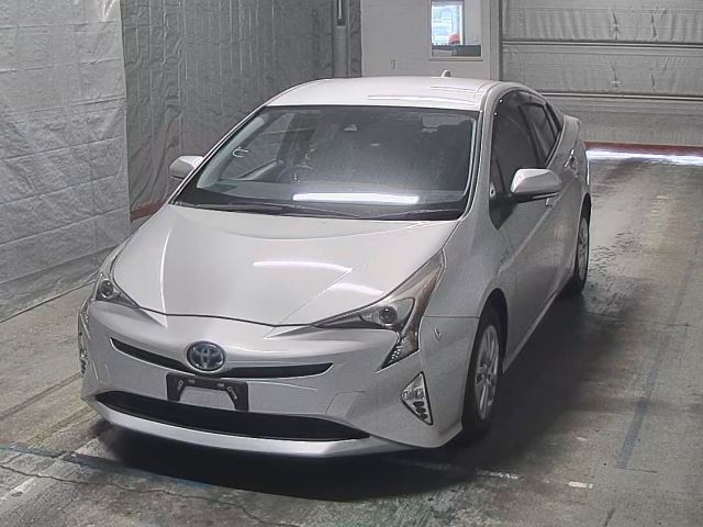 TOYOTA PRIUS 2016