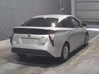 TOYOTA PRIUS 2016