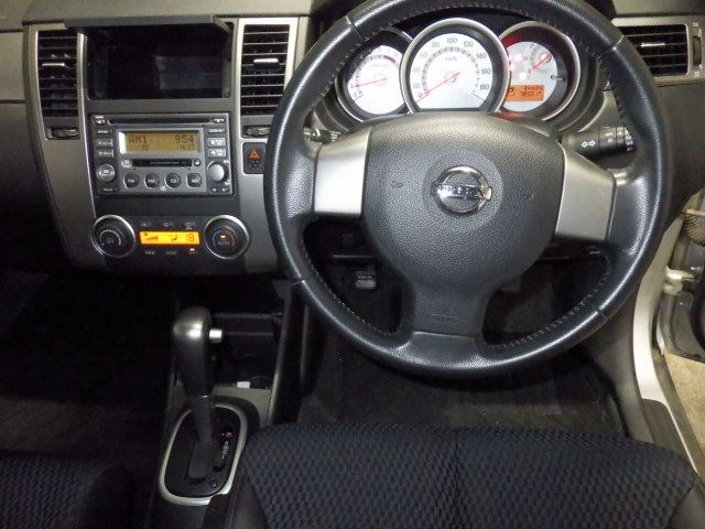 NISSAN TIIDA 2009