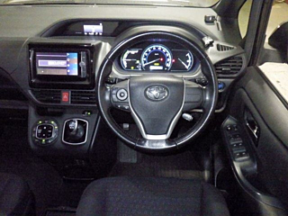 TOYOTA VOXY 2014