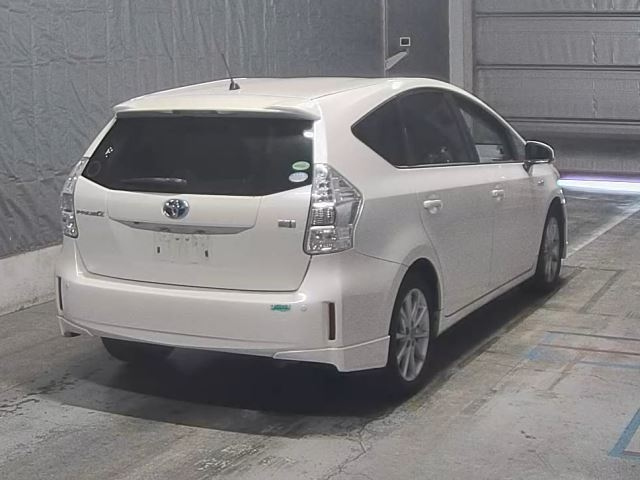 TOYOTA PRIUS ALPHA 2012