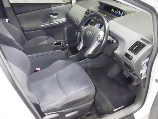 TOYOTA PRIUS ALPHA 2012