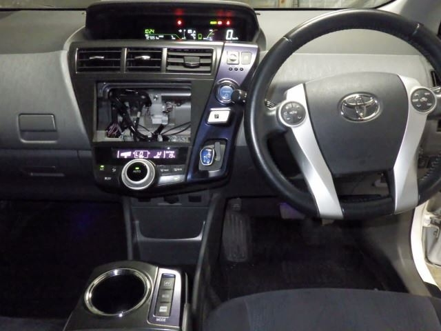 TOYOTA PRIUS ALPHA 2012