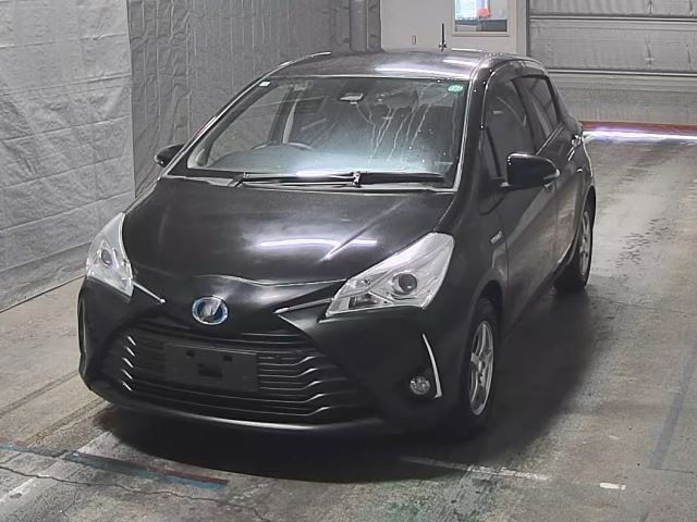 TOYOTA VITZ 2018