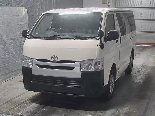 TOYOTA HIACE VAN 2017