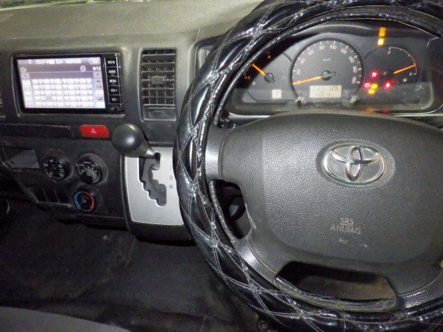 TOYOTA HIACE VAN 2017