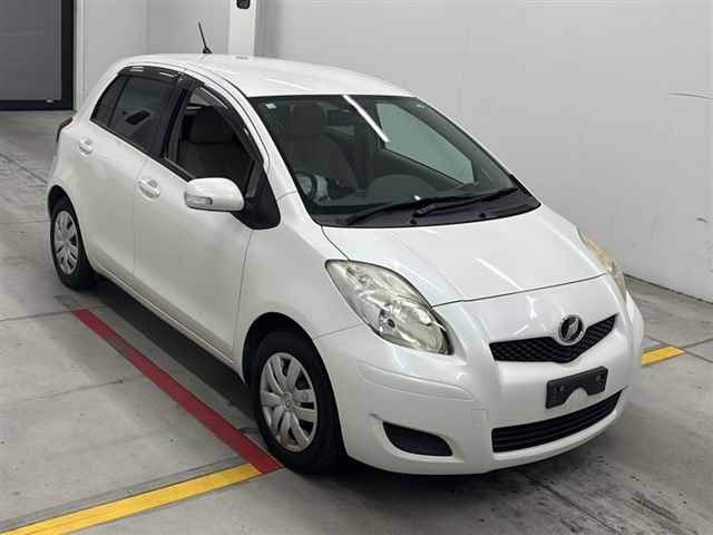 TOYOTA VITZ 2010