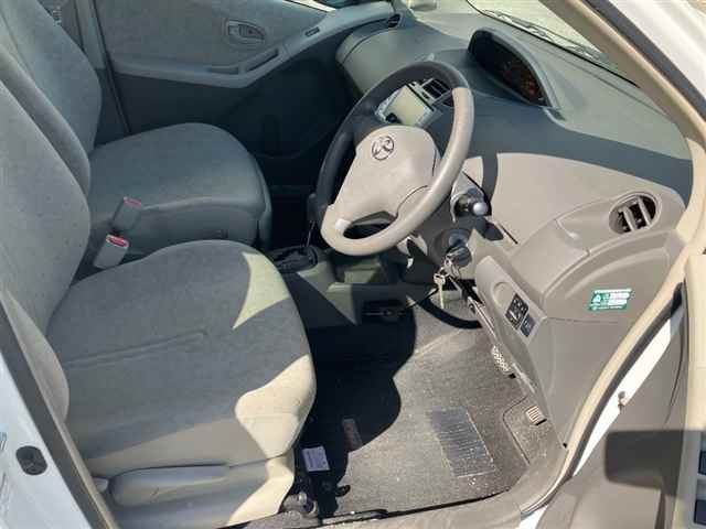 TOYOTA VITZ 2010