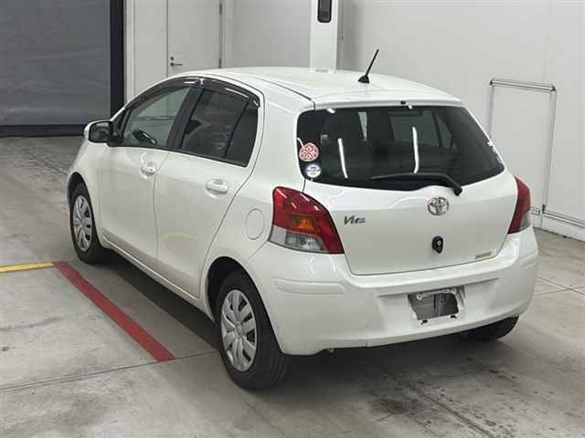 TOYOTA VITZ 2010