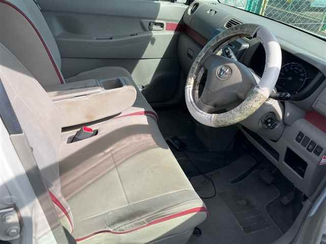 TOYOTA PIXIS SPACE 2012